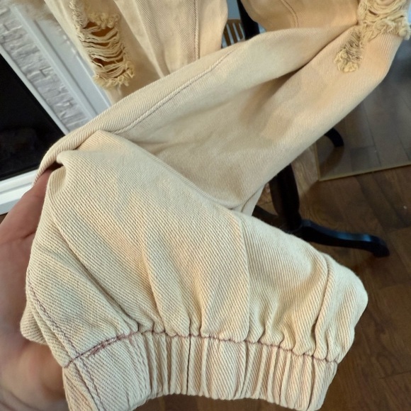 POL Distressed Tan  light jeans - Picture 2 of 6